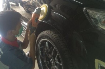 Omega Mobil Cara Ampuh Bikin Mobil Kinclong Terus Meski Kena Hujan 