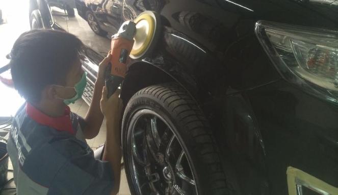Omega Mobil Cara Ampuh Bikin Mobil Kinclong Terus Meski Kena Hujan