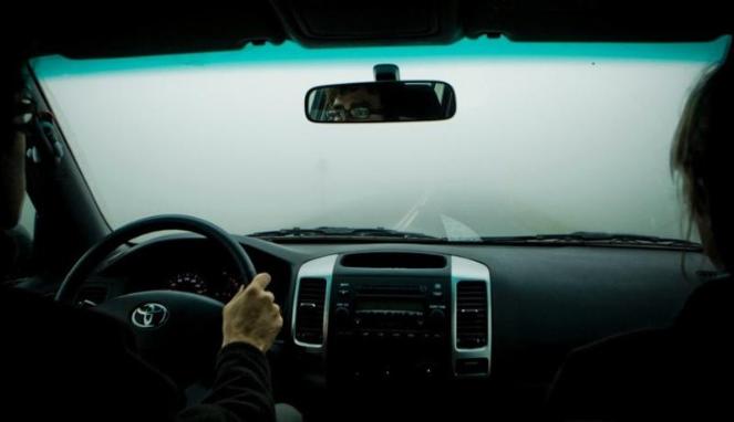 Omega Mobil Tips Mudah Usir Embun di Kaca Mobil, Cukup Pakai Sampo