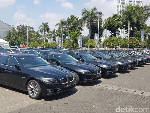 Omega Mobil BMW Seri 5 Generasi Terbaru Dibekali Fitur Semi-otonom