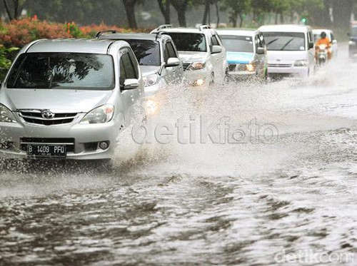 Omega Mobil Setelah Lewati Banjir, Sebaiknya Mobil Jangan Langsung Digas 