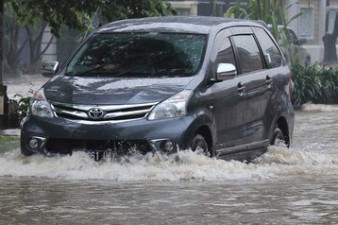Omega Mobil Jangan Langsung Melaju Setelah Melewati Banjir 