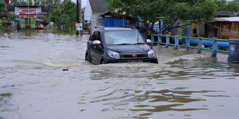 Omega Mobil Ingat, "Water Hammer" Musuh Alami Kendaraan Saat Banjir 
