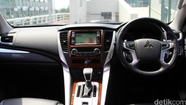 Omega Mobil belajar mobil untuk pemula , yang metik atau manual ?