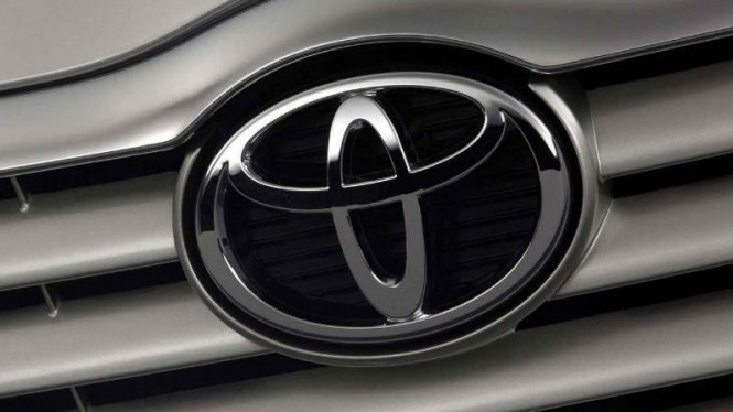 Omega Mobil Toyota Tak Mau Kalah Sumbang Mobil Listrik ke Pemerintah 