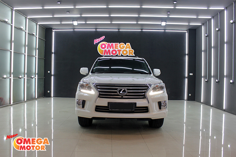 Omega Mobil LEXUS LX570 FACELIFT V8 AT  (KM 64.918) 