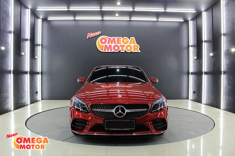 Omega Mobil MERCEDES BENZ C300 AT (KM 10.916) 