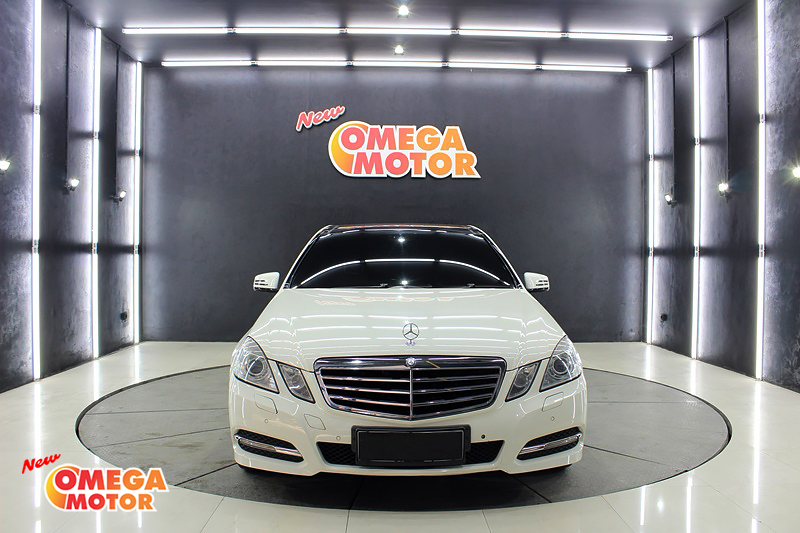 Omega Mobil MERCEDES BENZ E300 AT (KM 52.000) 