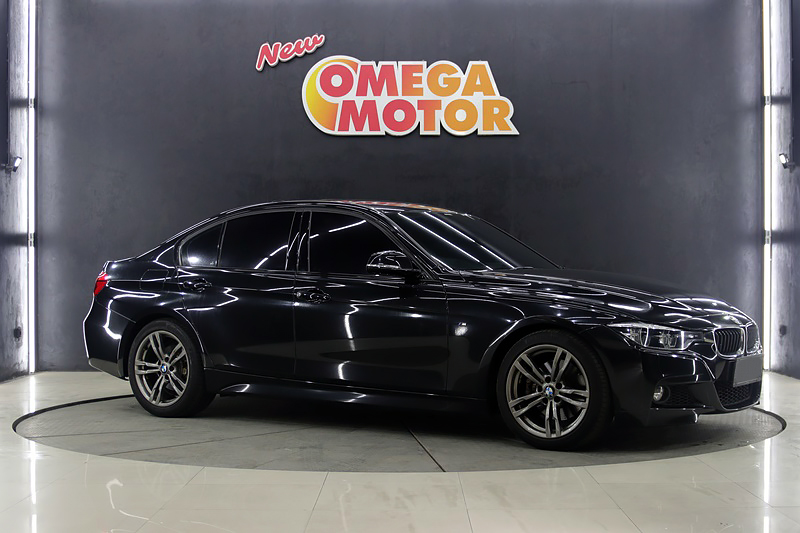 Omega Mobil BMW 330I CKD AT (KM 15.000) 