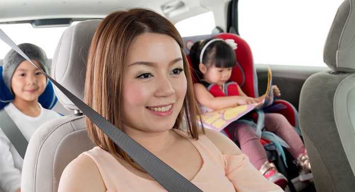 Omega Mobil Seat Belt Penumpang Belakang, Perlukah Diwajibkan?