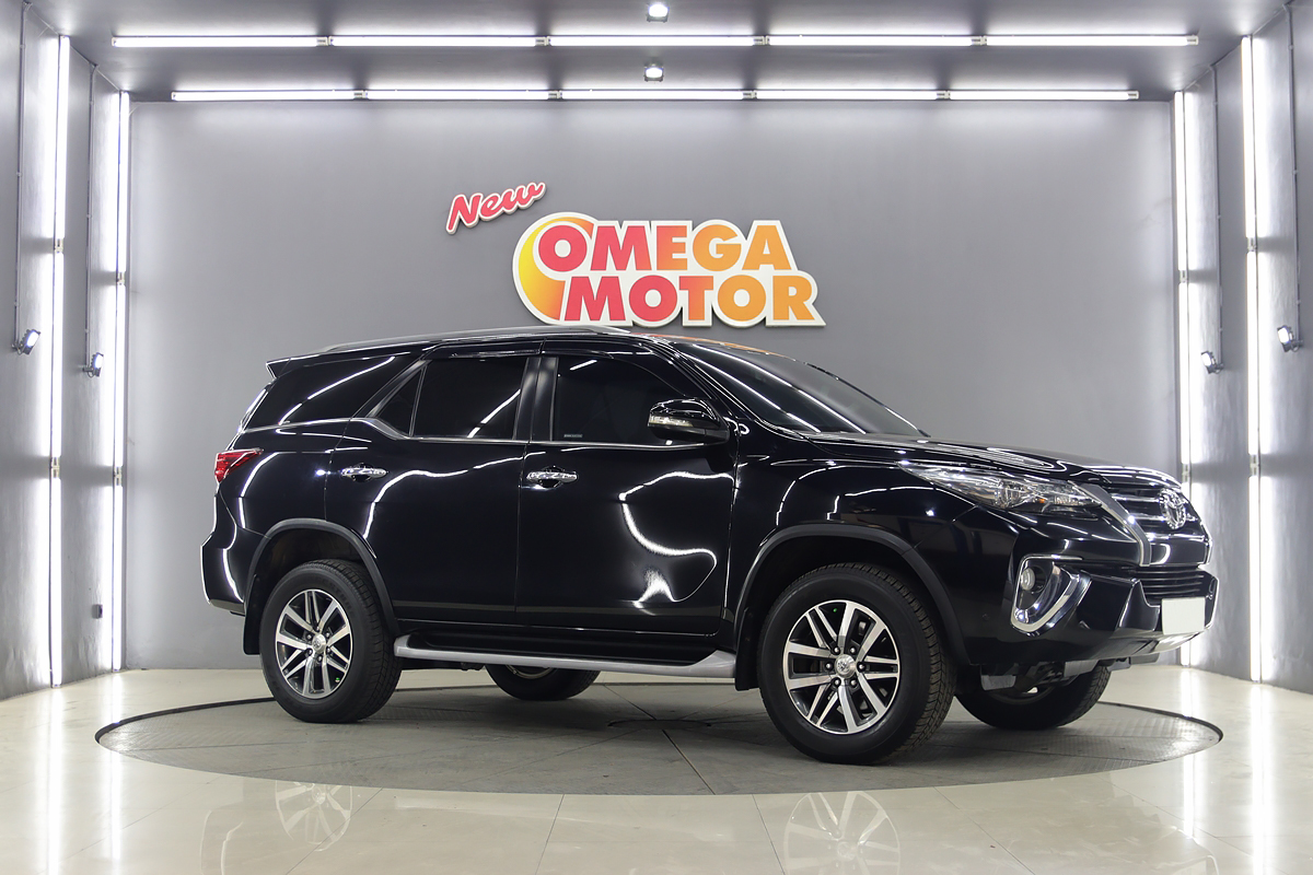 Omega Mobil T. FORTUNER 2.4 VRZ AT (KM 49.000) 