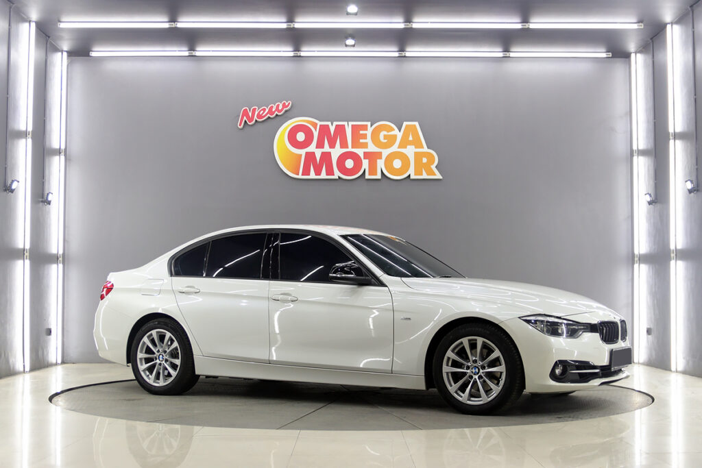 Omega Mobil BMW 320I SPORT LCI AT (KM 42.173) 