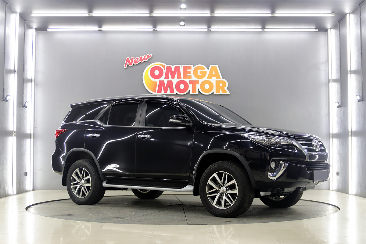 Omega Mobil T. FORTUNER 2.4 VRZ AT (KM 27.000) 