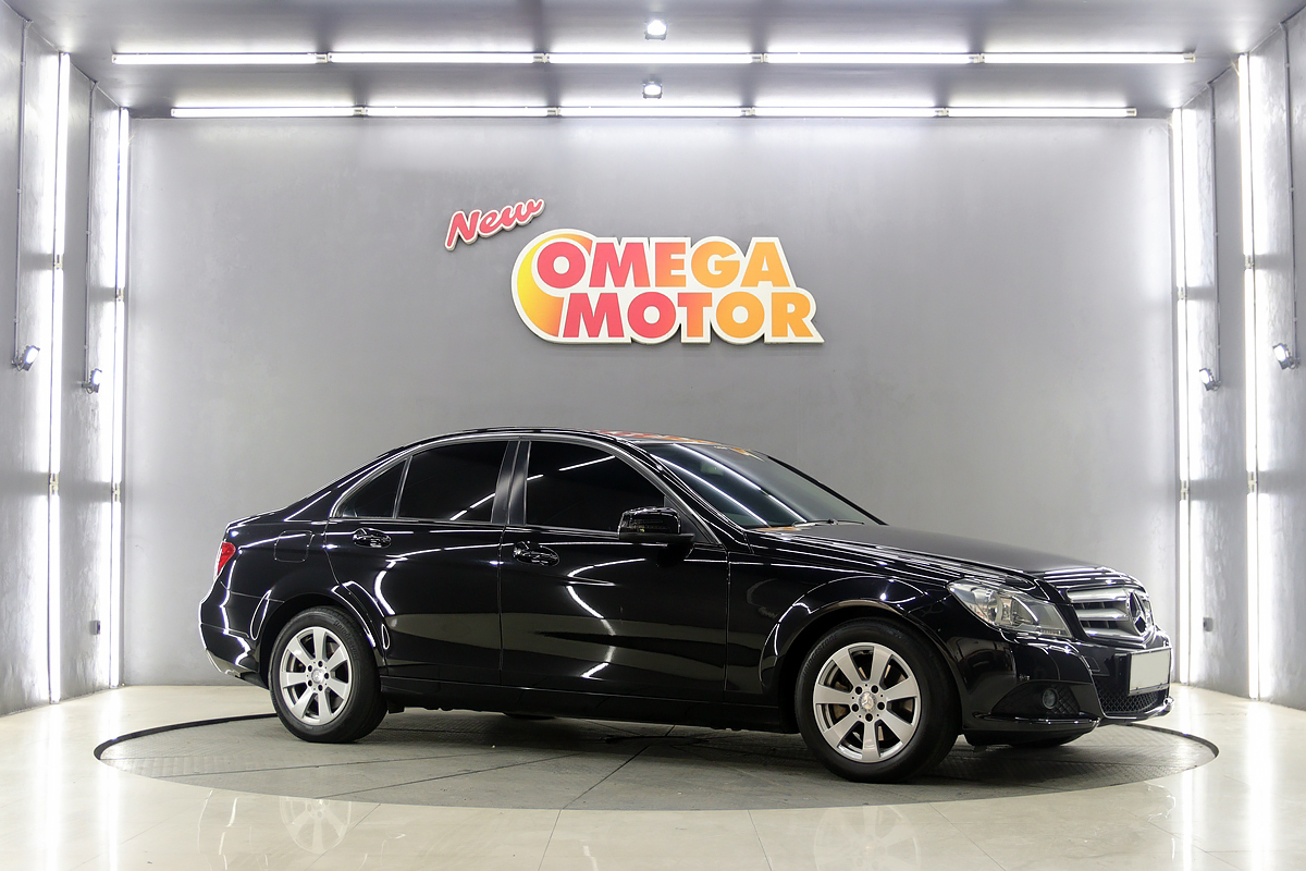 Omega Mobil MERCEDES BENZ C200 CGI AT (KM 54.610) 