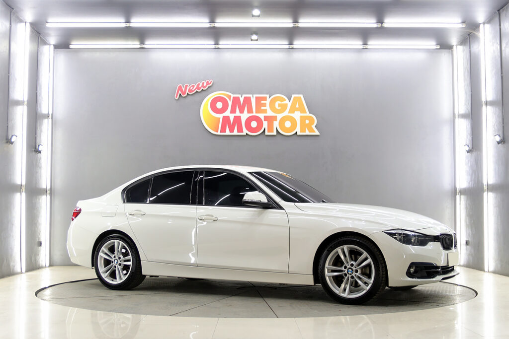 Omega Mobil BMW 320I SPORT SHADOW AT (KM 44.969) 