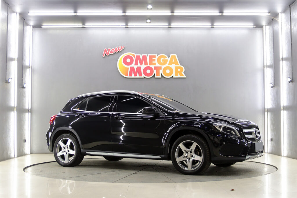 Omega Mobil MERCEDES BENZ GLA 200 AMG AT (KM 38.248) 