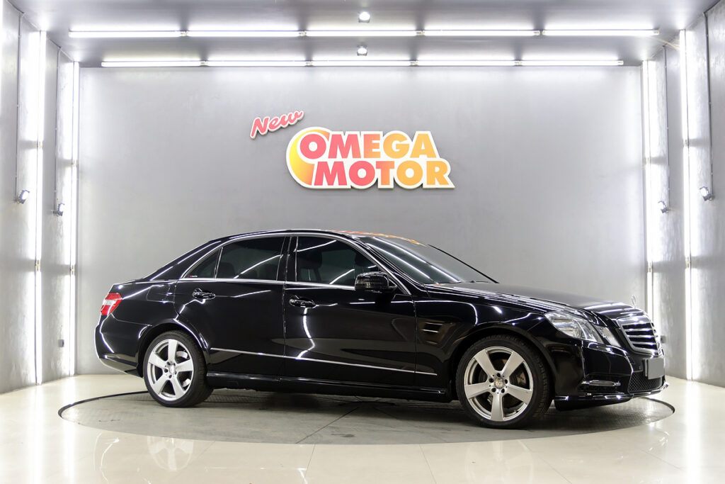 Omega Mobil MERCEDES BENZ E250 AVANTGARDE AT (KM 62.900) 