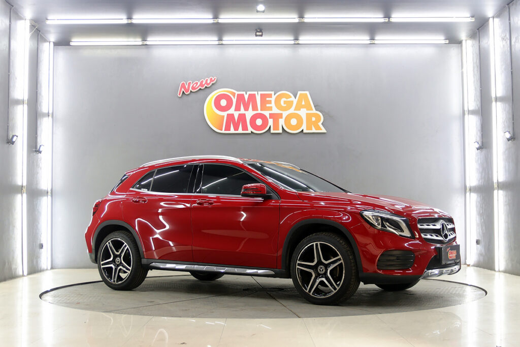 Omega Mobil MERCEDES BENZ GLA 200 AMG AT (KM 25.343)